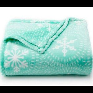 The Big One Oversized Blanket Snowflake